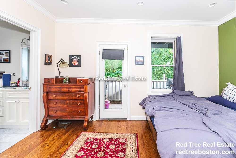 1803 Beacon St, Washington Square