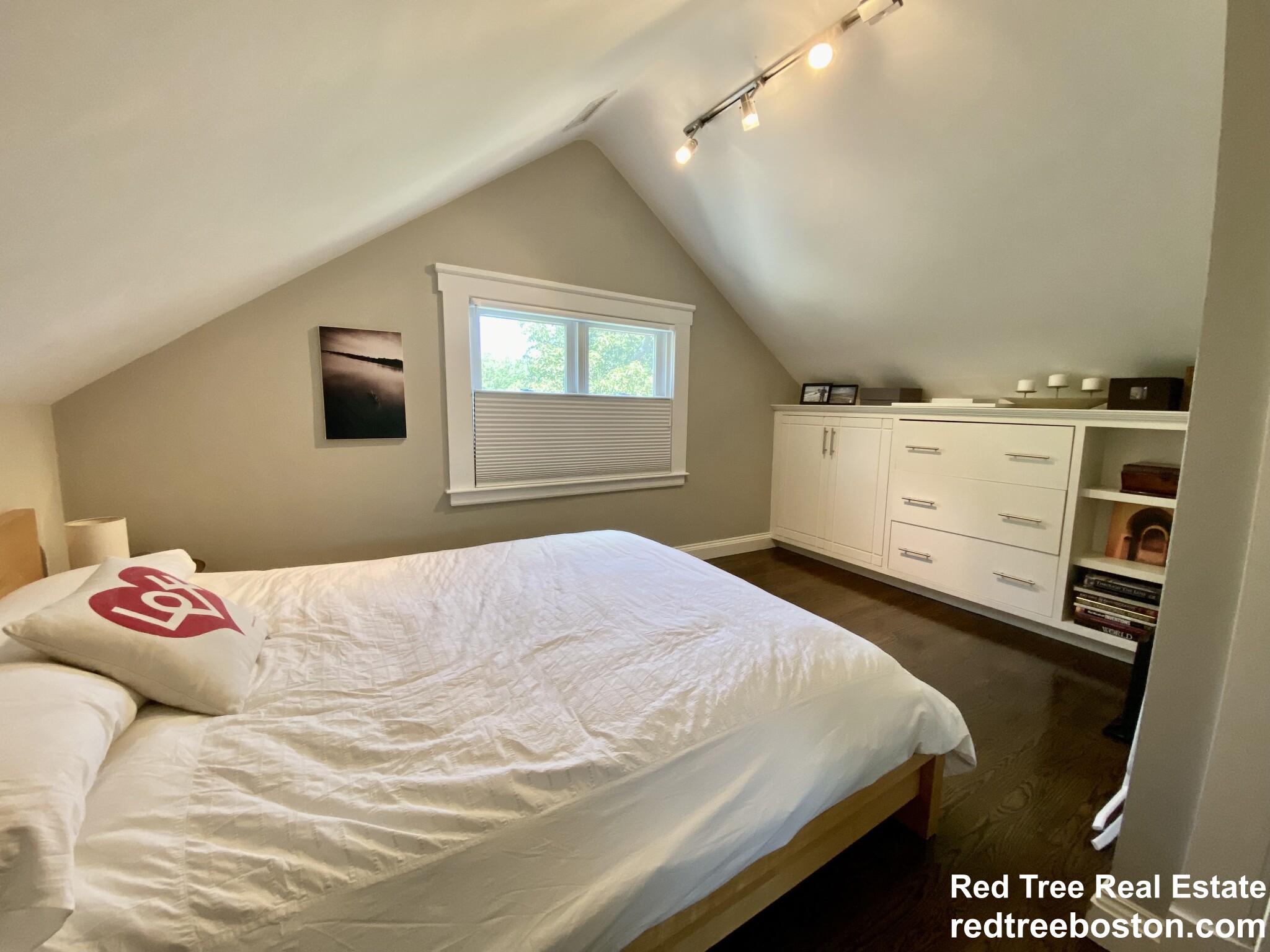 55 Eliot Crescent, Chestnut Hill