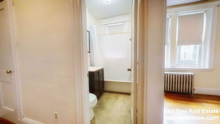 131 Washington St, Brighton