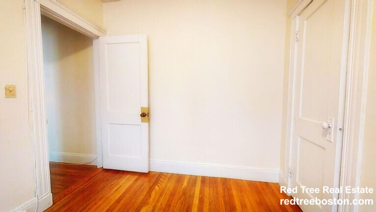 131 Washington St, Brighton