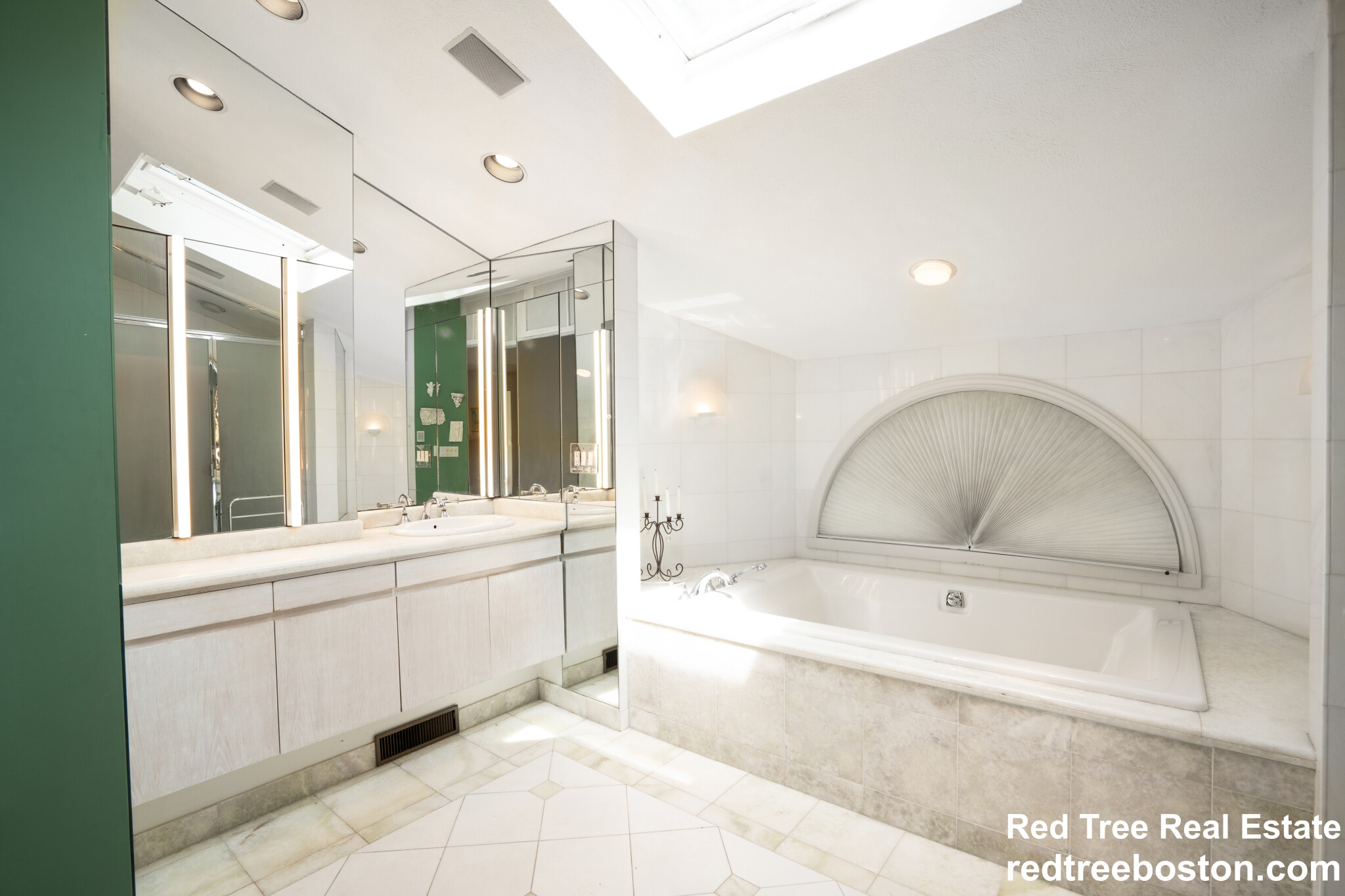 128 Baldpate Hill Rd, Newton