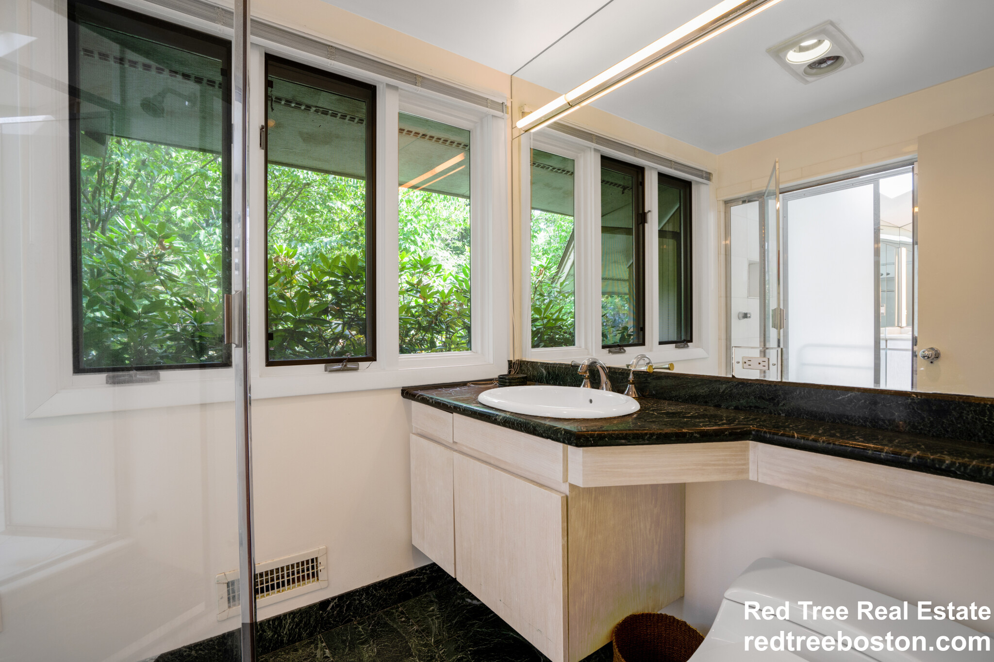 128 Baldpate Hill Rd, Newton