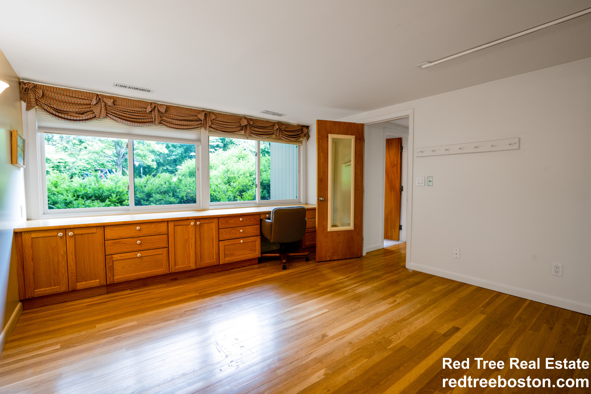 128 Baldpate Hill Rd, Newton