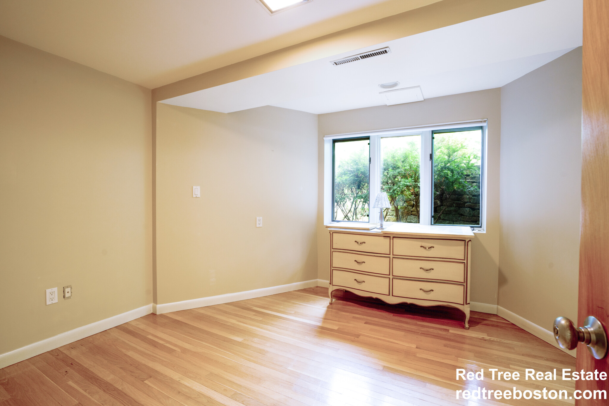 128 Baldpate Hill Rd, Newton