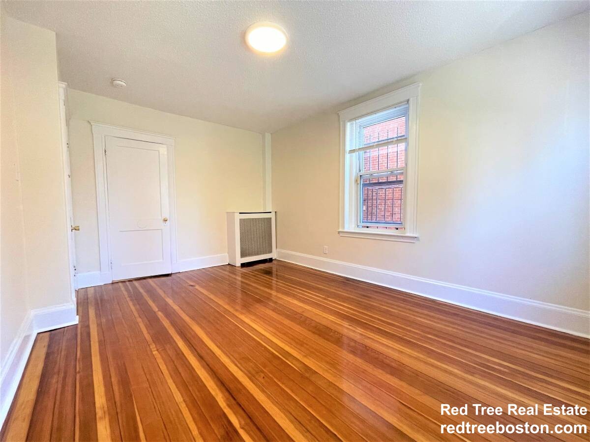 6 Barrows St, Allston