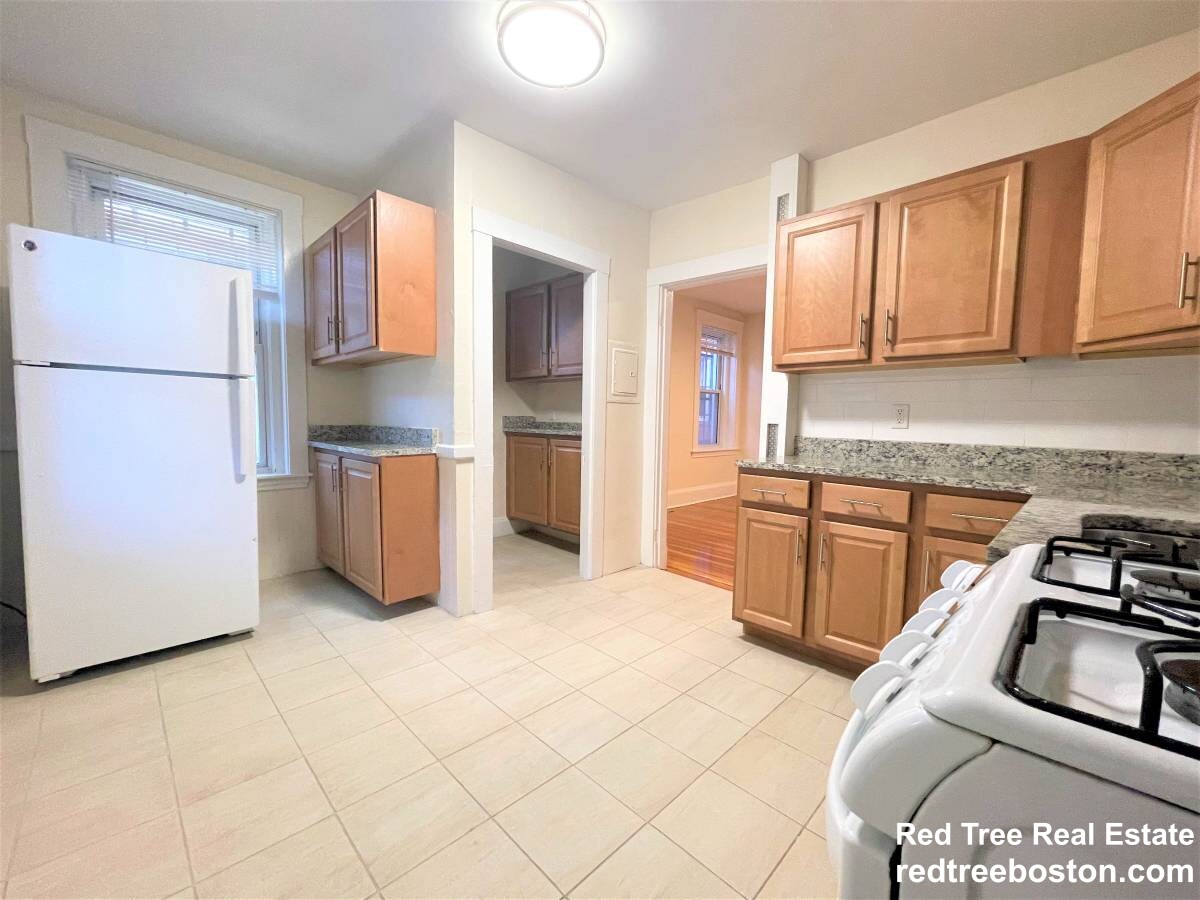 6 Barrows St, Allston