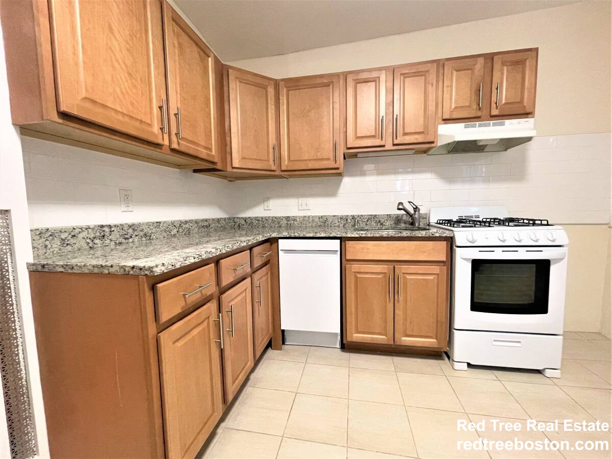 6 Barrows St, Allston