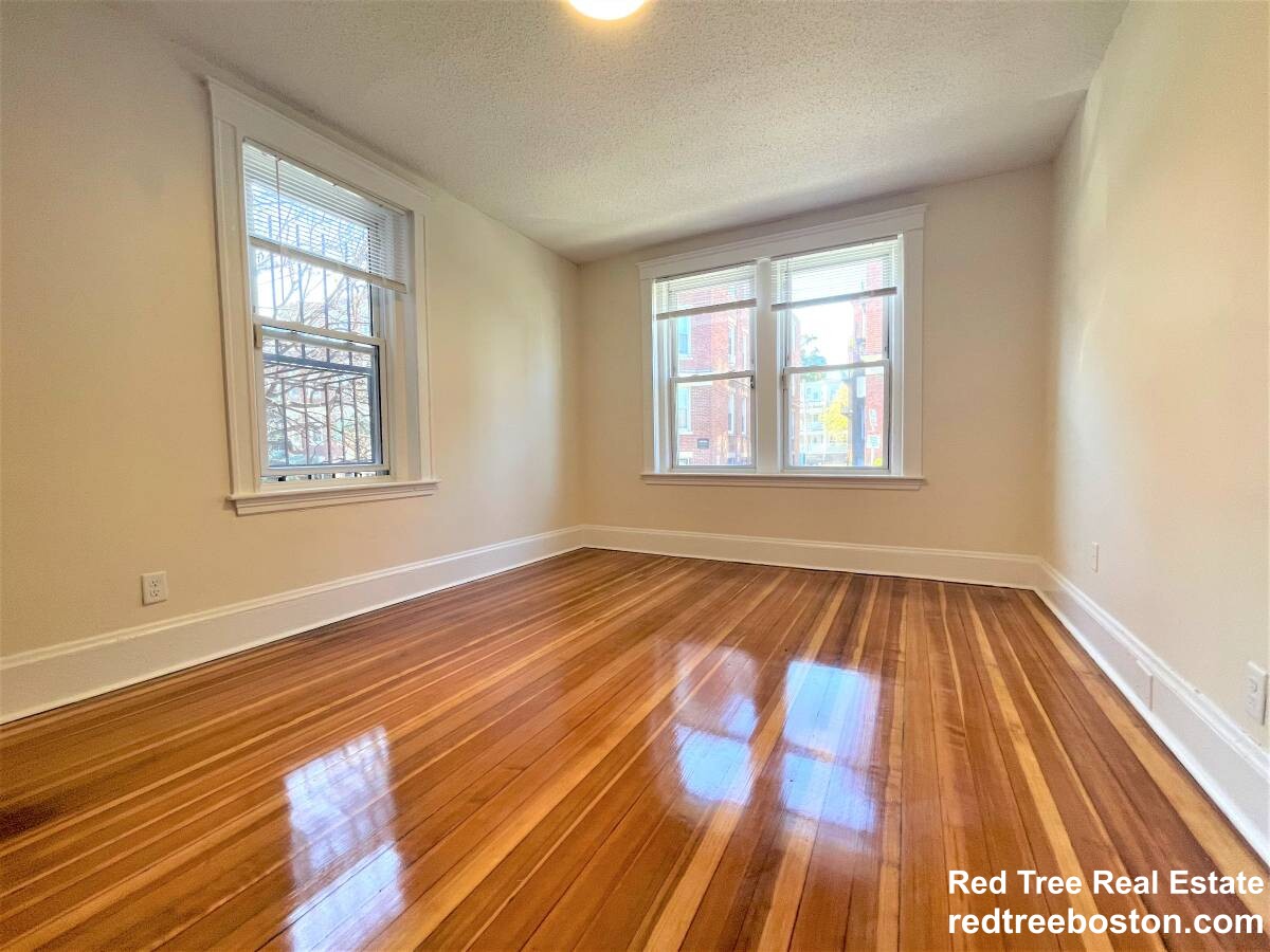 6 Barrows St, Allston