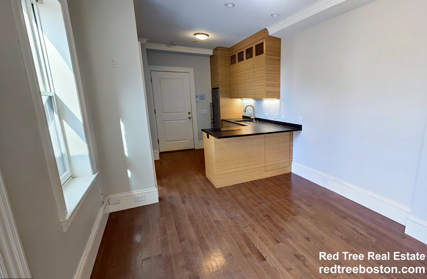 98 Myrtle St, Fenway