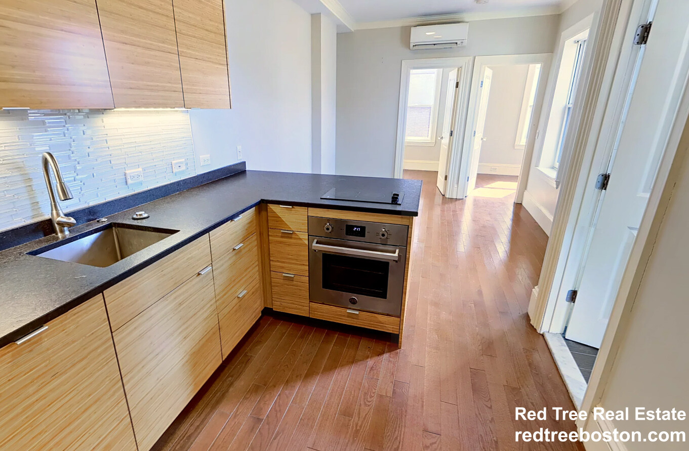 98 Myrtle St, Fenway