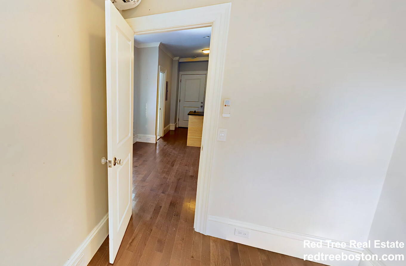 98 Myrtle St, Fenway