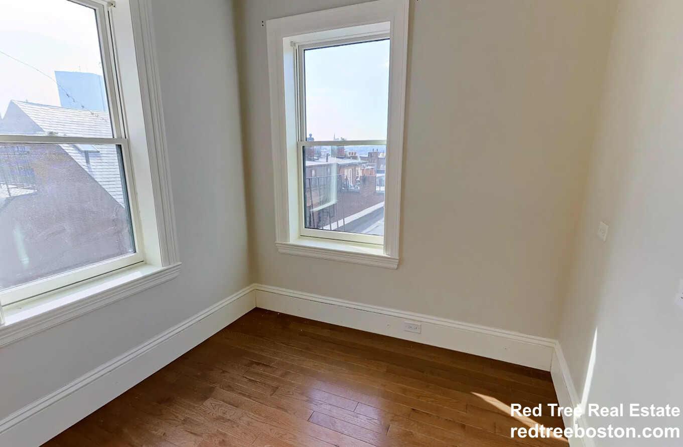 98 Myrtle St, Fenway