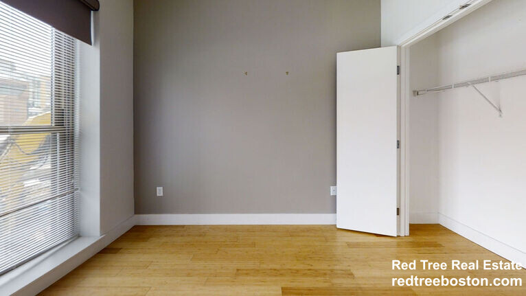 1085 Boylston St, Fenway