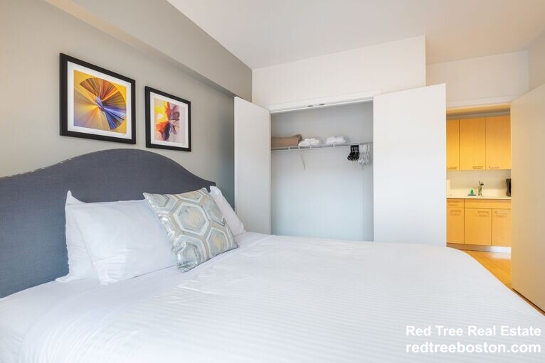 1085 Boylston St, Fenway