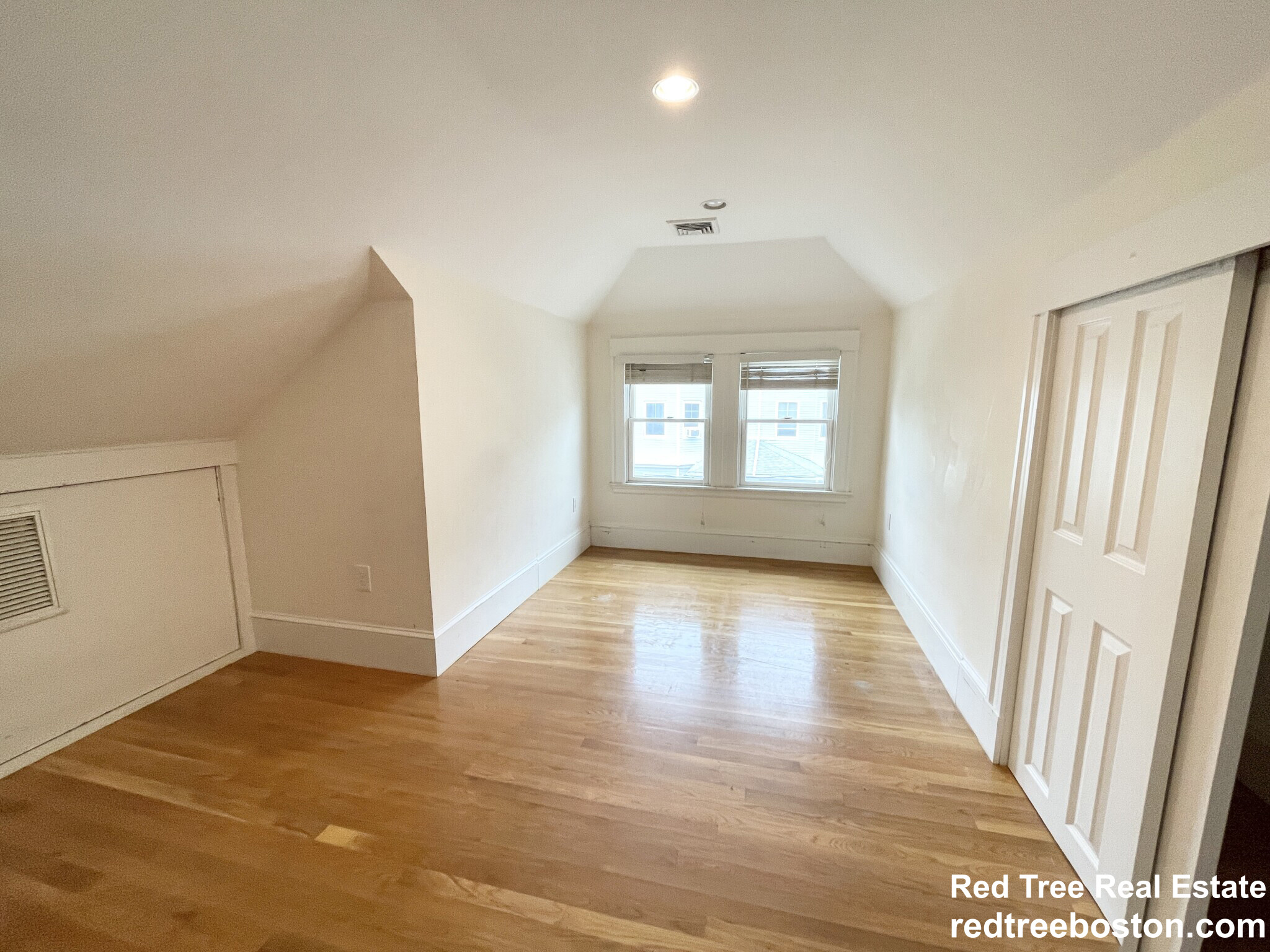 15 Sunset St, Mission Hill