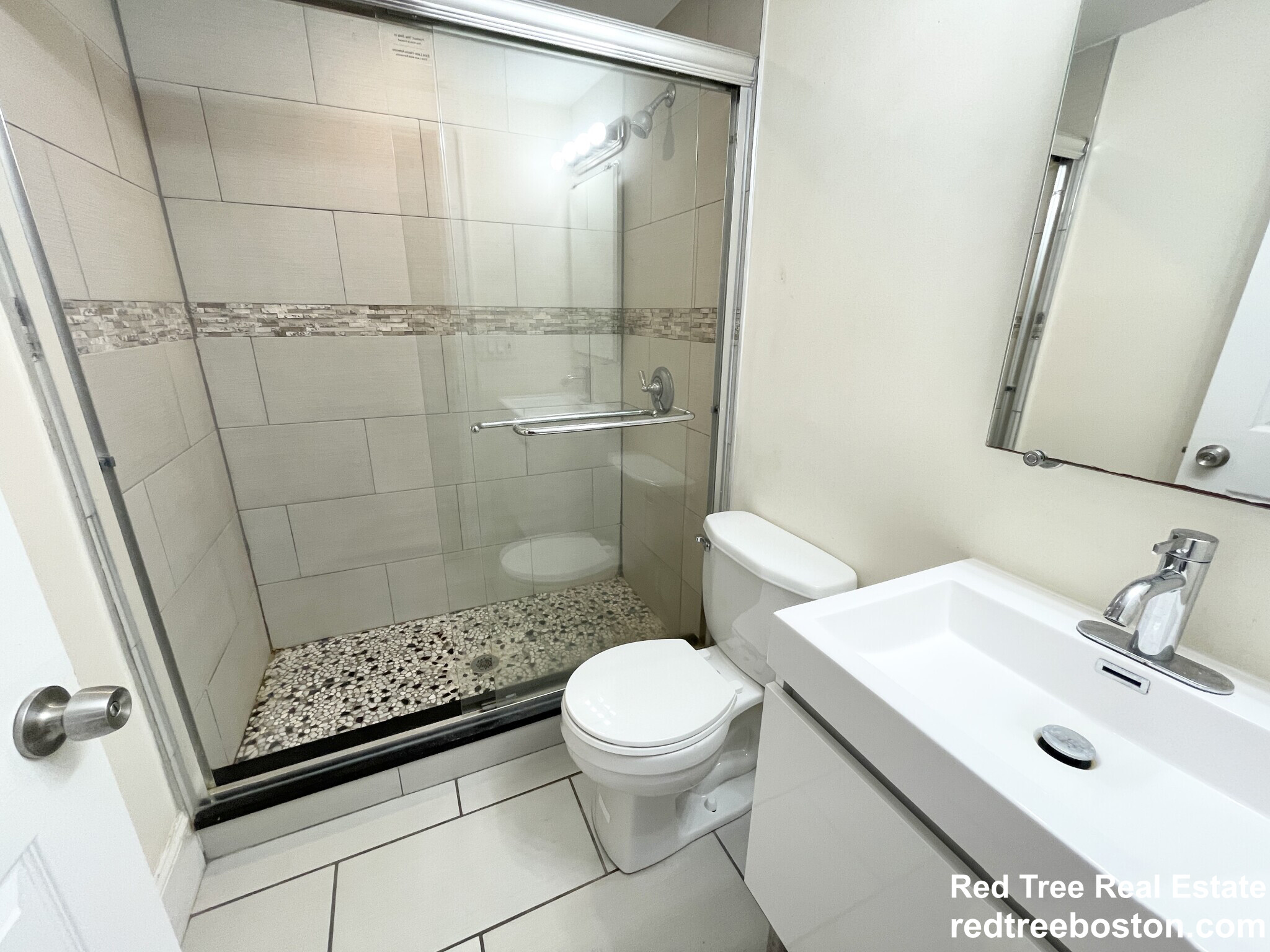 15 Sunset St, Mission Hill