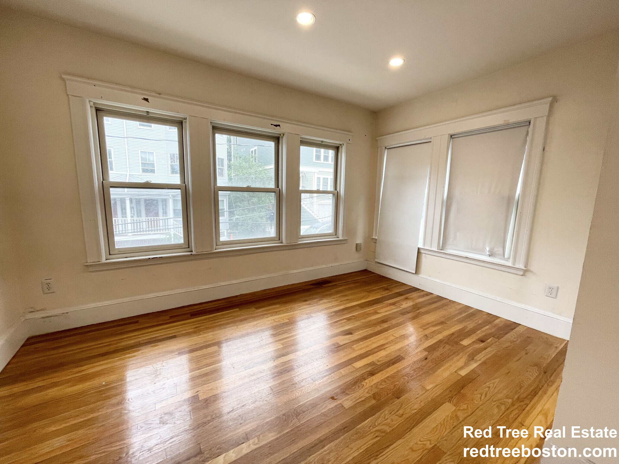 15 Sunset St, Mission Hill