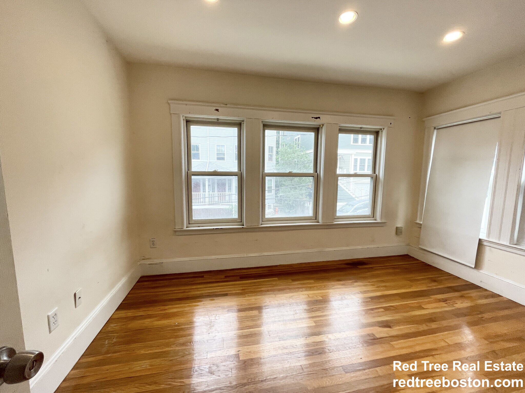 15 Sunset St, Mission Hill