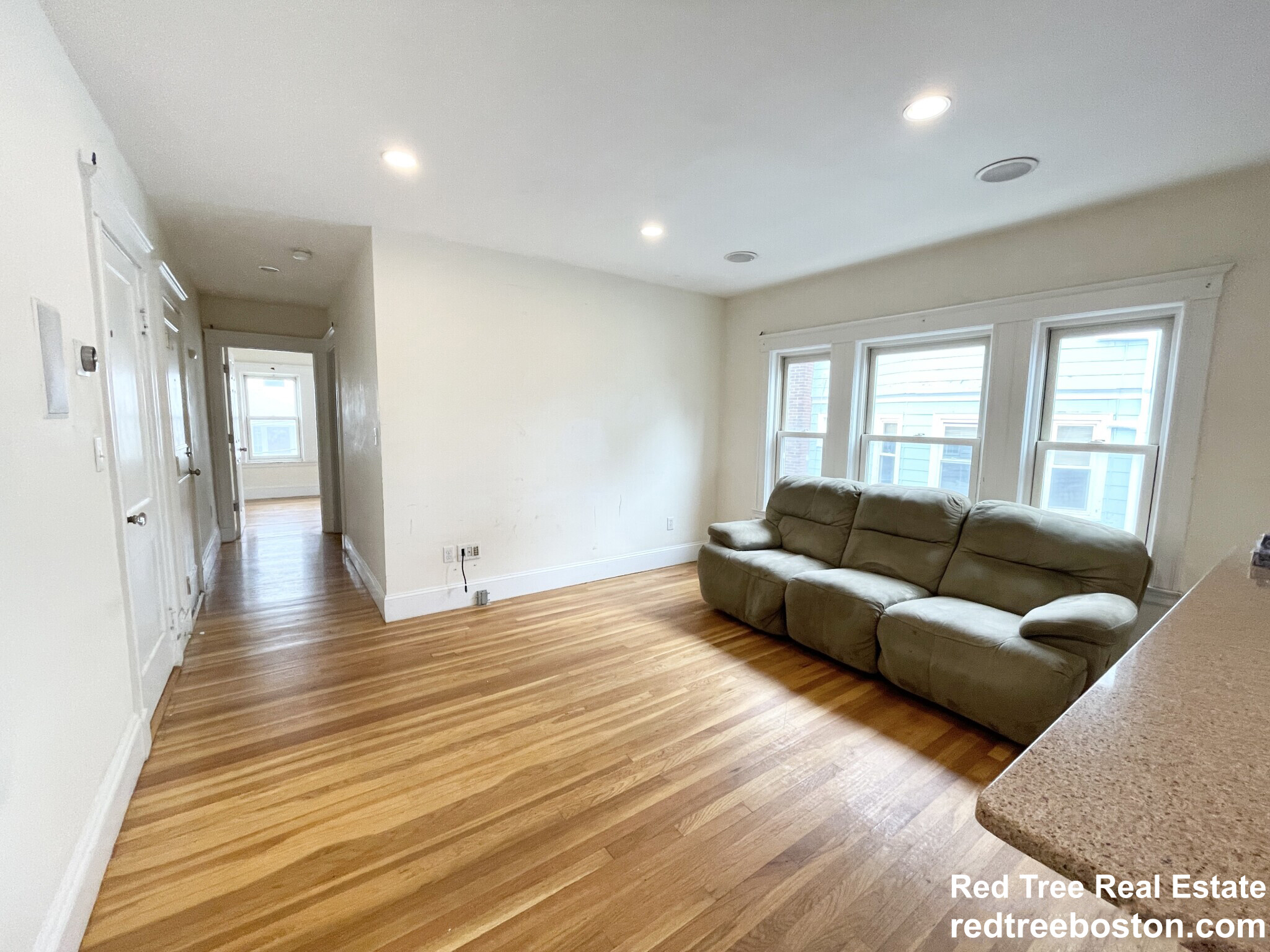 15 Sunset St, Mission Hill