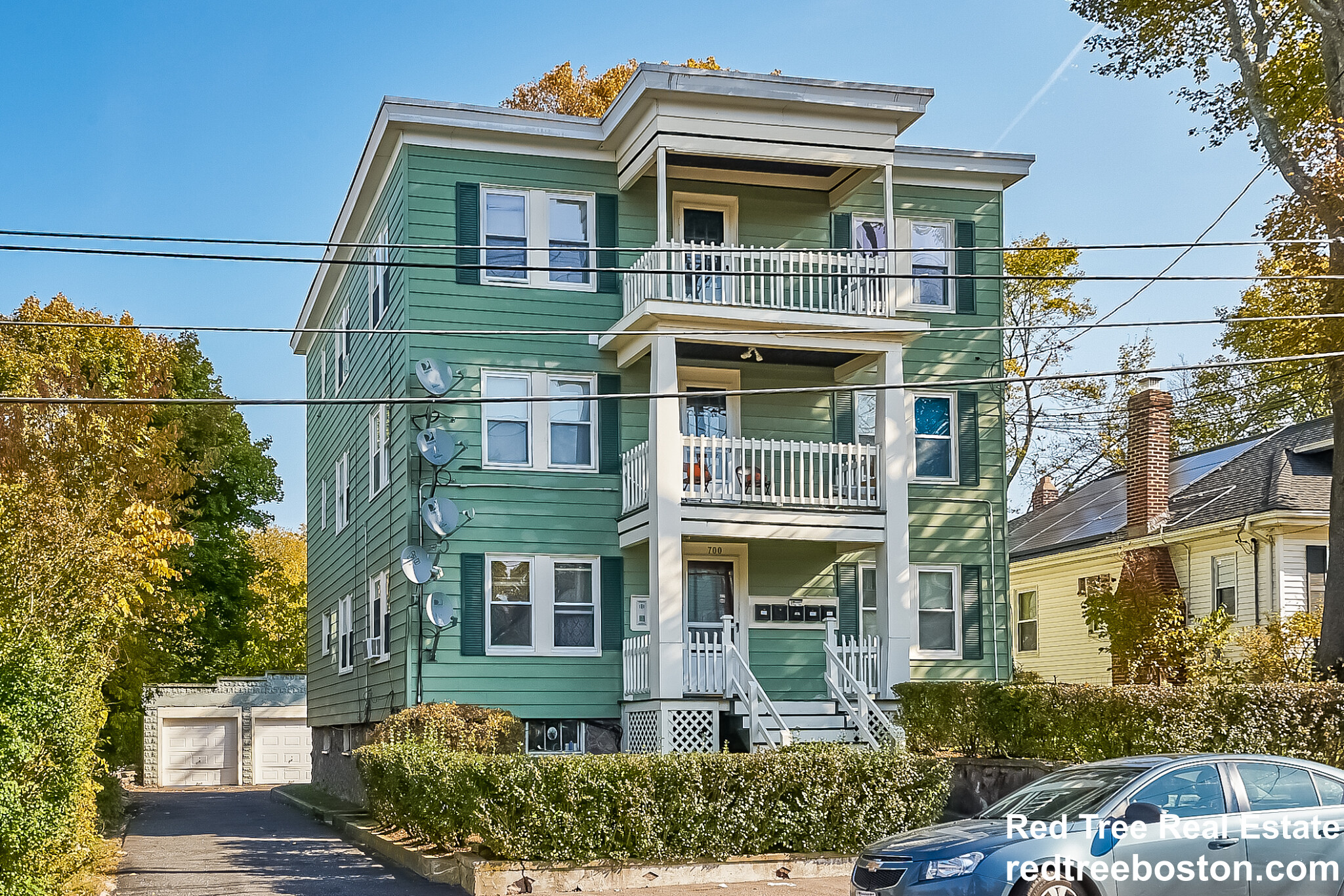 700 Metropolitan Ave, Hyde Park