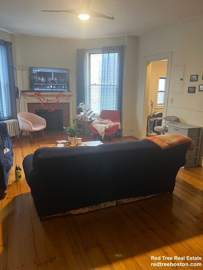 914 Beacon St, Fenway