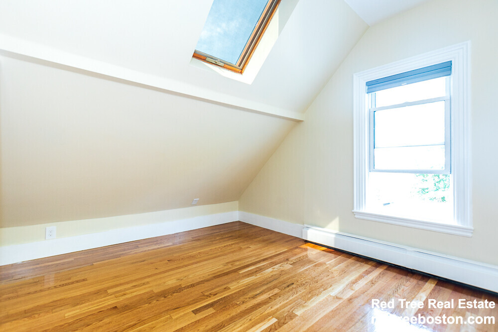 36 Pratt St, Allston