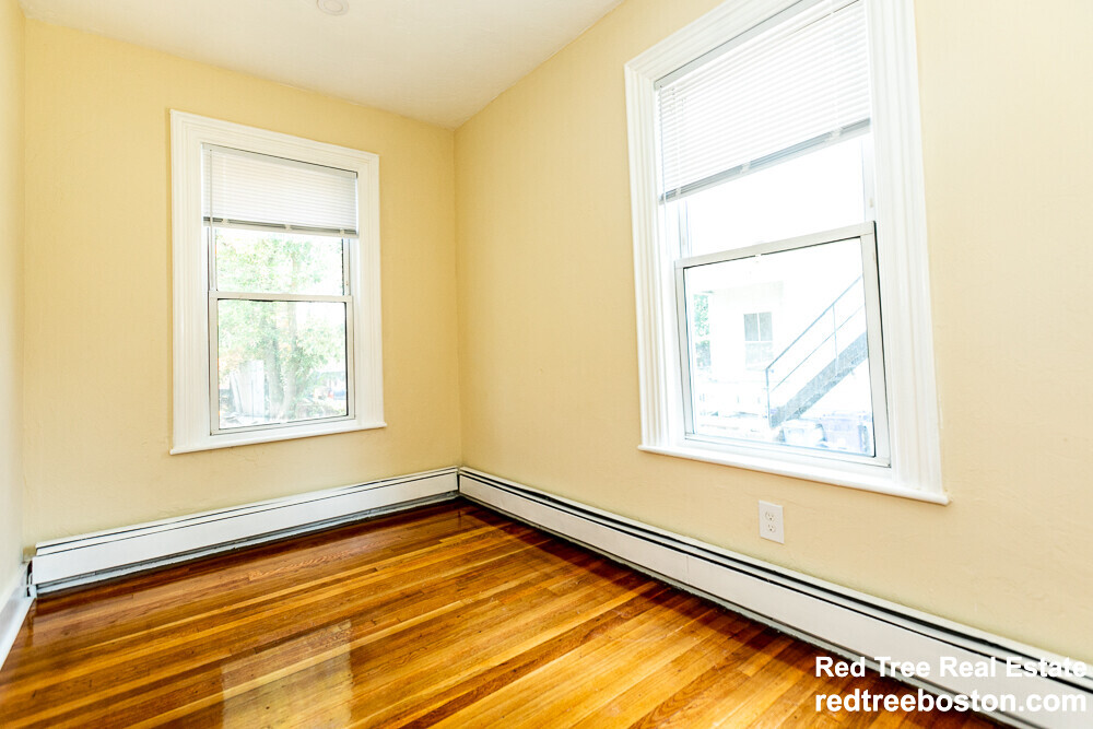 36 Pratt St, Allston