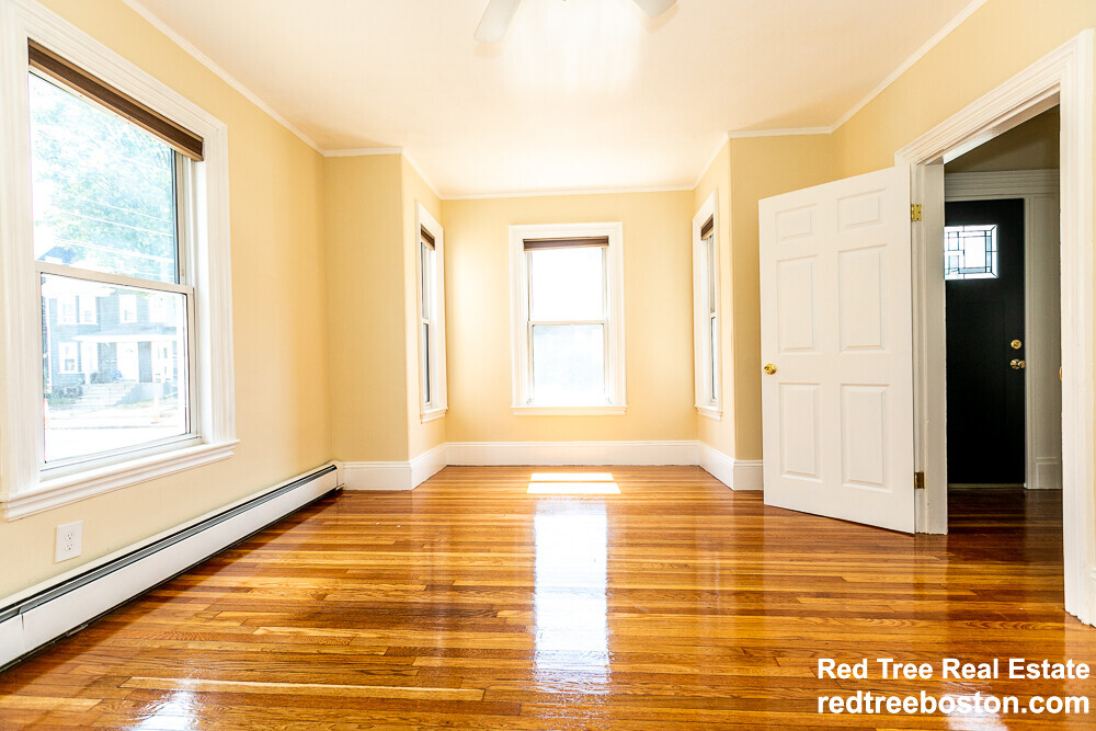 36 Pratt St, Allston