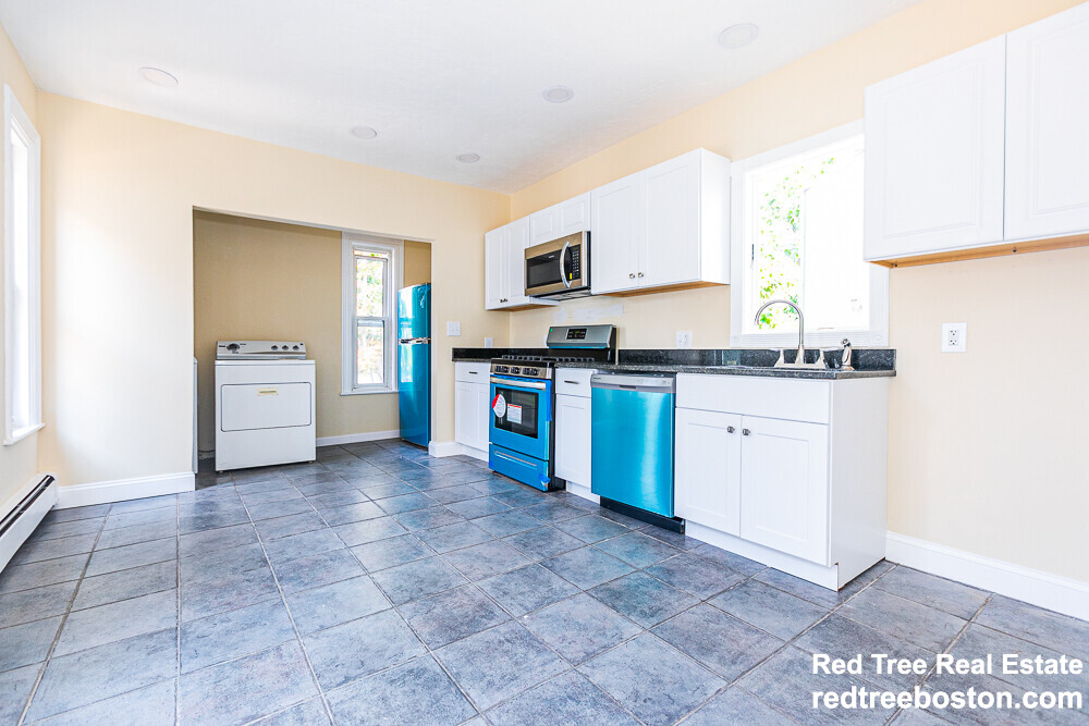 36 Pratt St, Allston