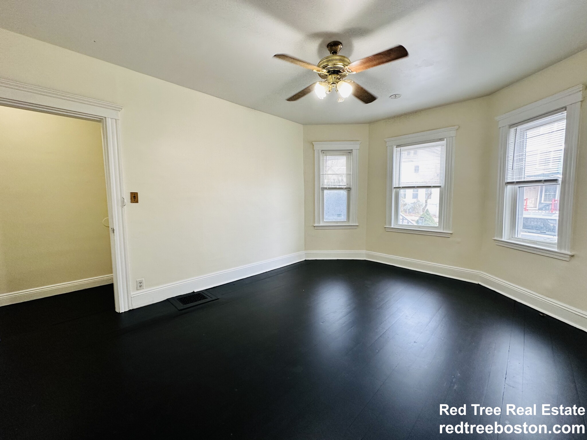 3907 Washington St, Roslindale