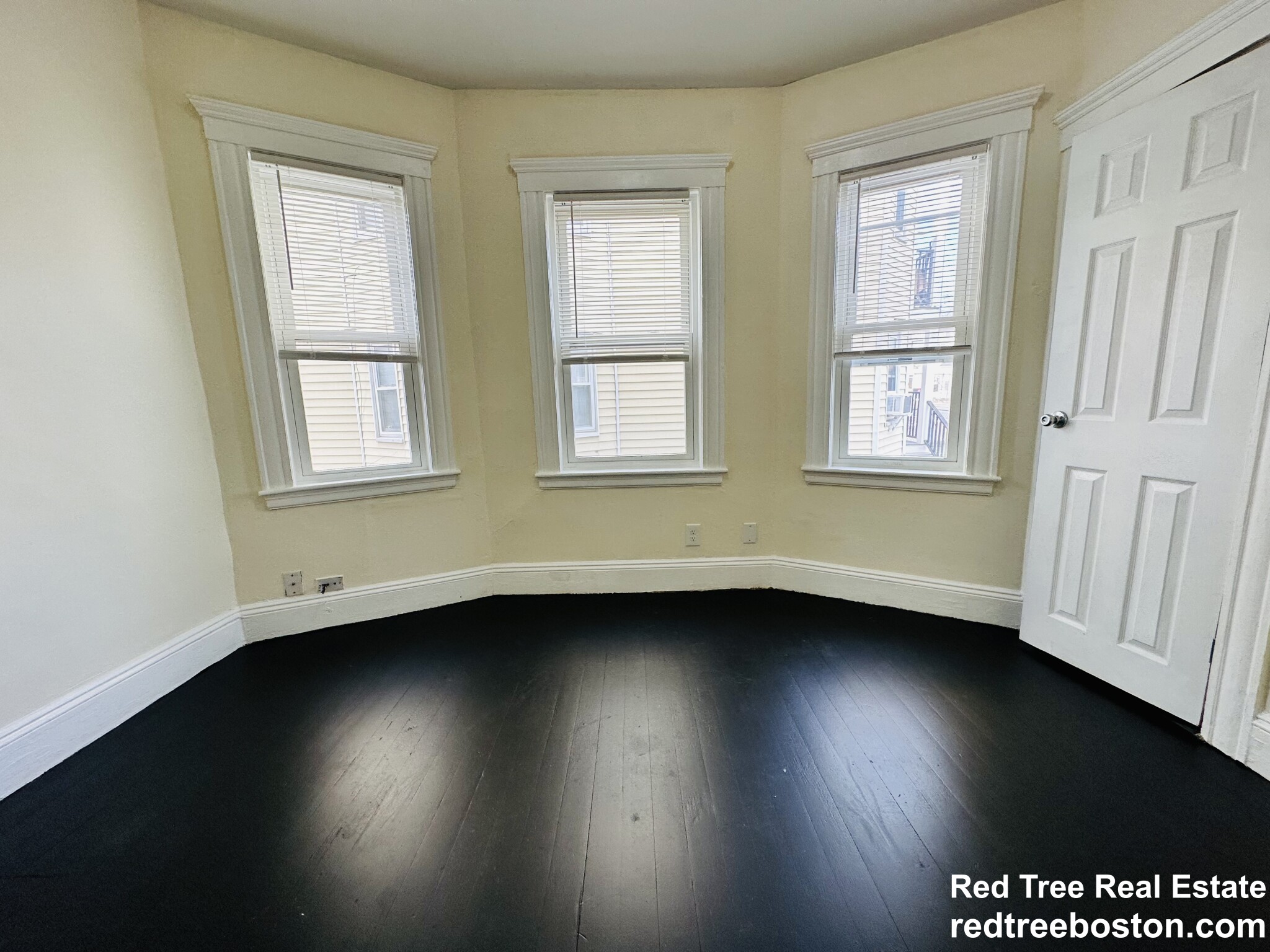 3907 Washington St, Roslindale