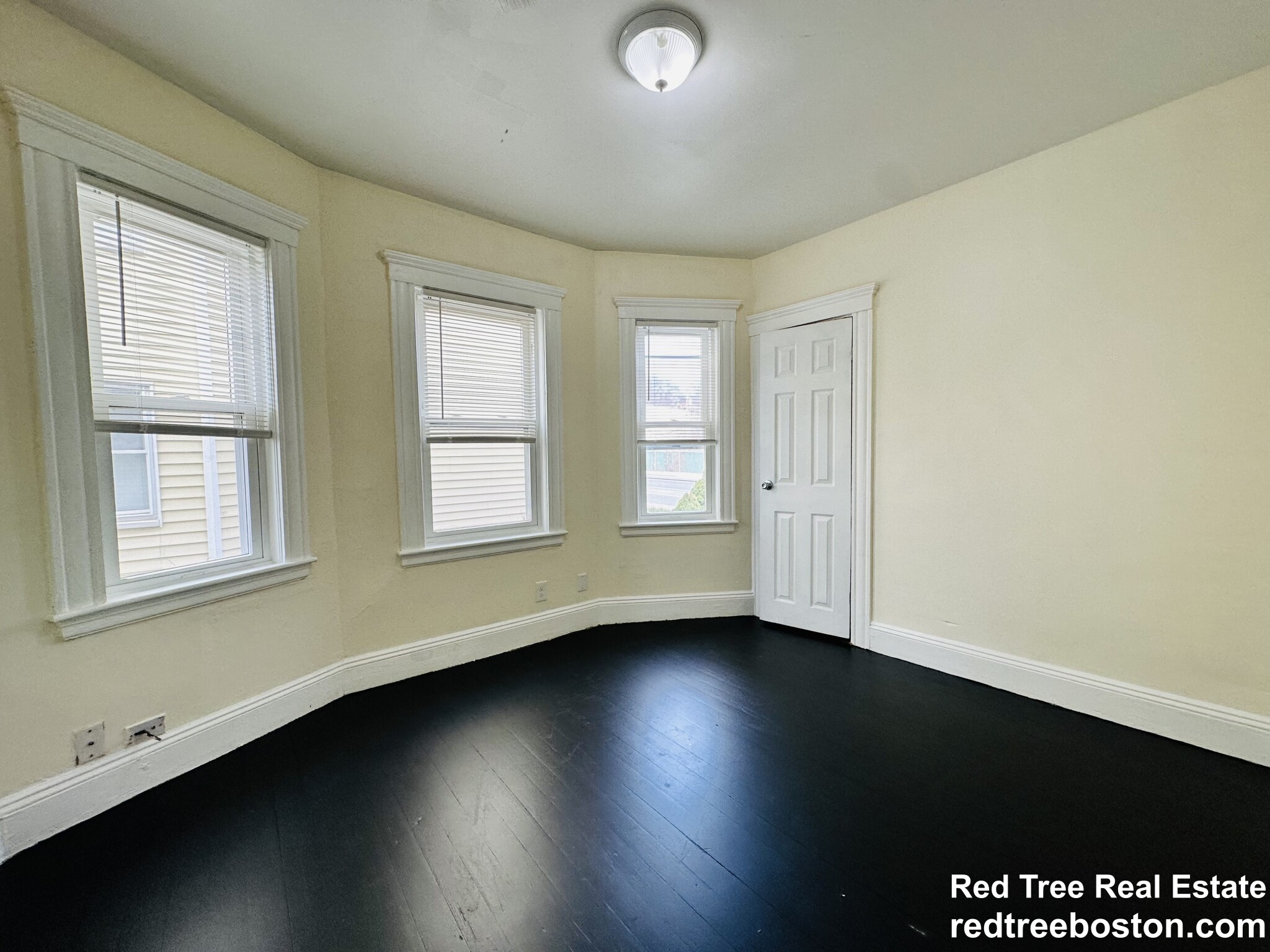 3907 Washington St, Roslindale