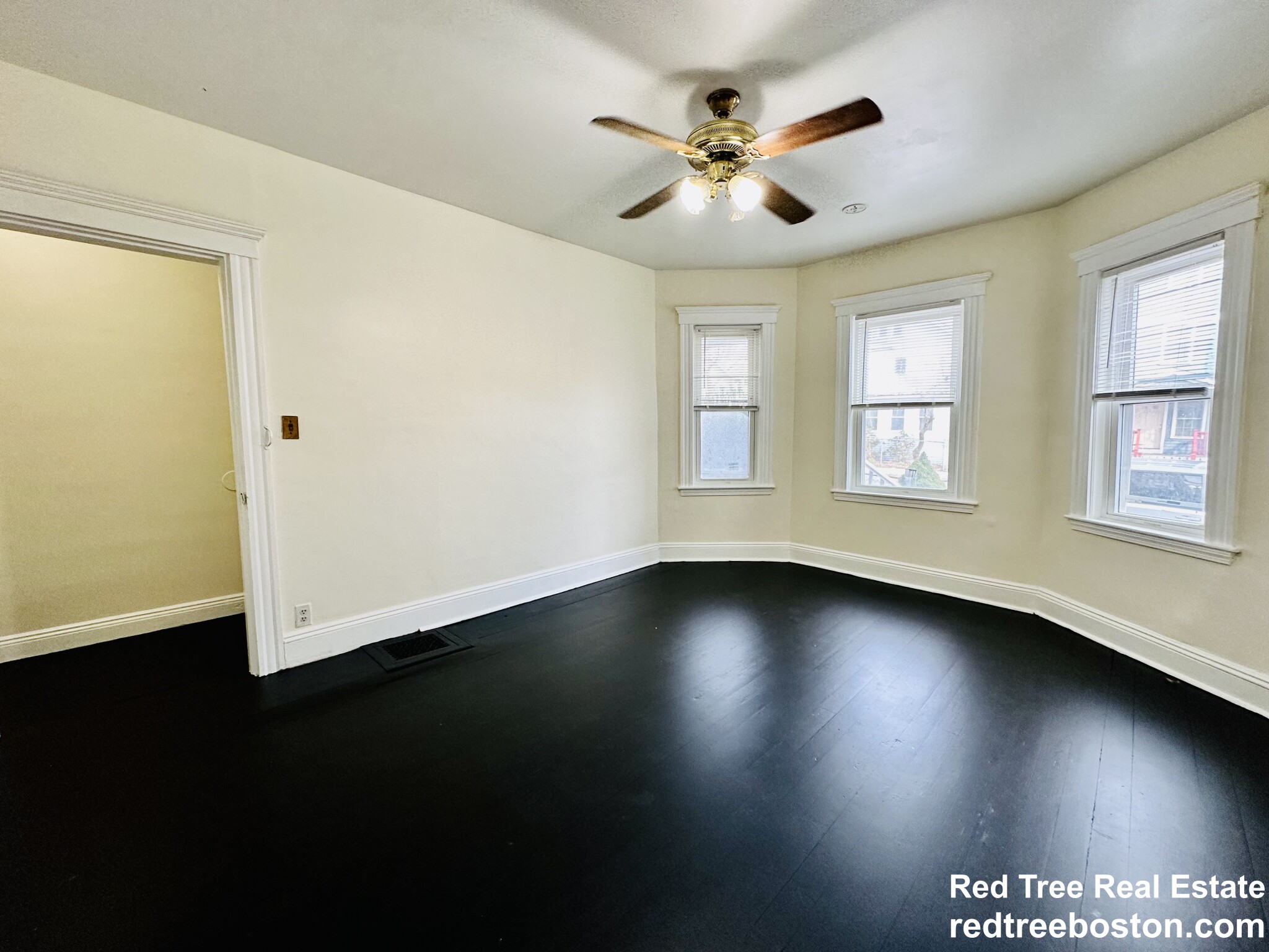 3907 Washington St, Roslindale