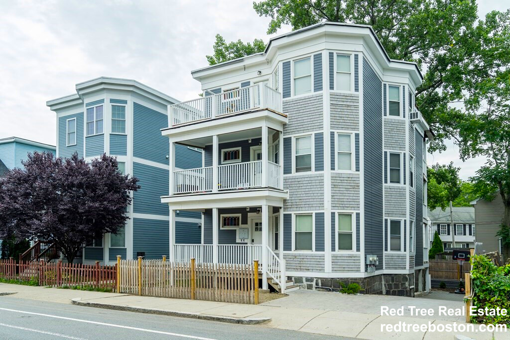 3916 Washington St, Roslindale