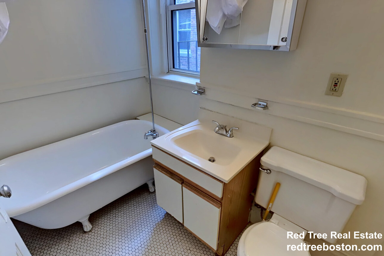 19 Queensberry St, Fenway