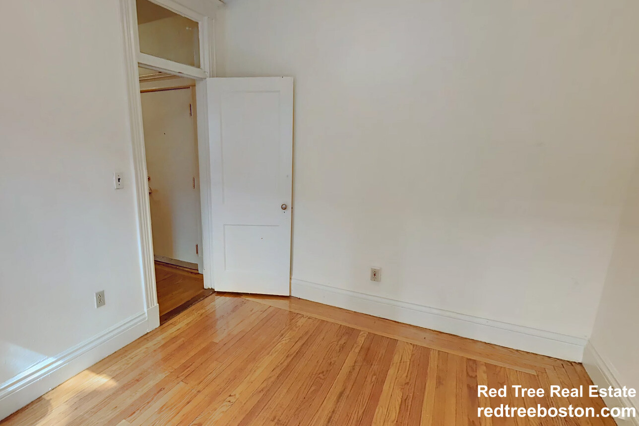 19 Queensberry St, Fenway