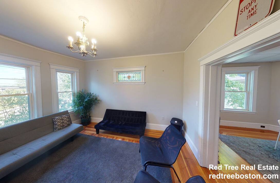 24 Dearborn Rd, Davis Square