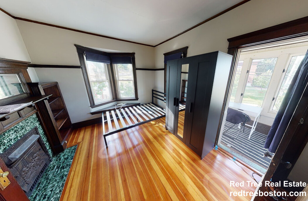 24 Dearborn Rd, Davis Square