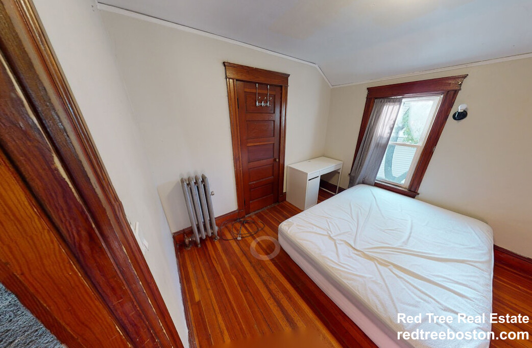 24 Dearborn Rd, Davis Square