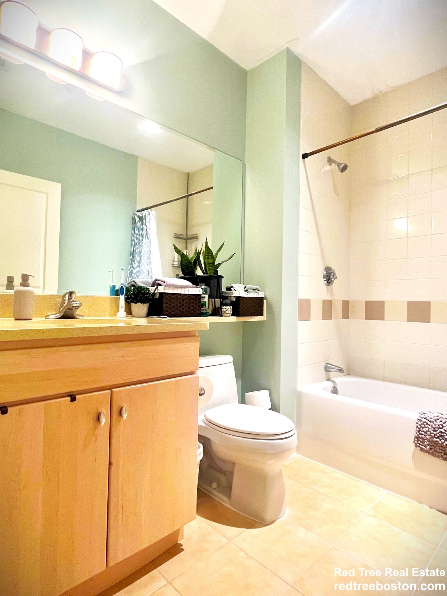 4 Repton Cir, Watertown