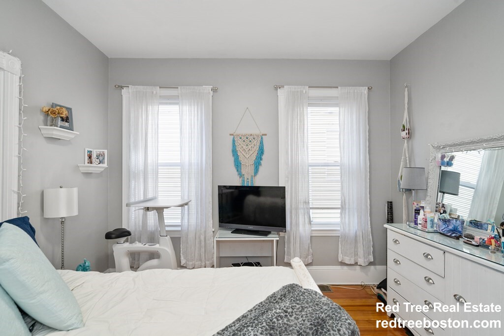 12 Dalrymple St, Jamaica Plain