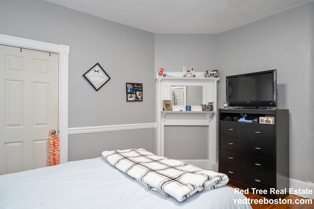 12 Dalrymple St, Jamaica Plain