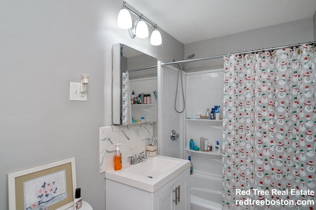 12 Dalrymple St, Jamaica Plain