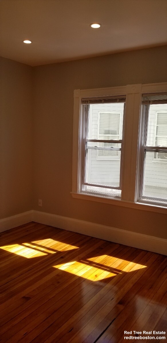 11 Rosemary St, Jamaica Plain