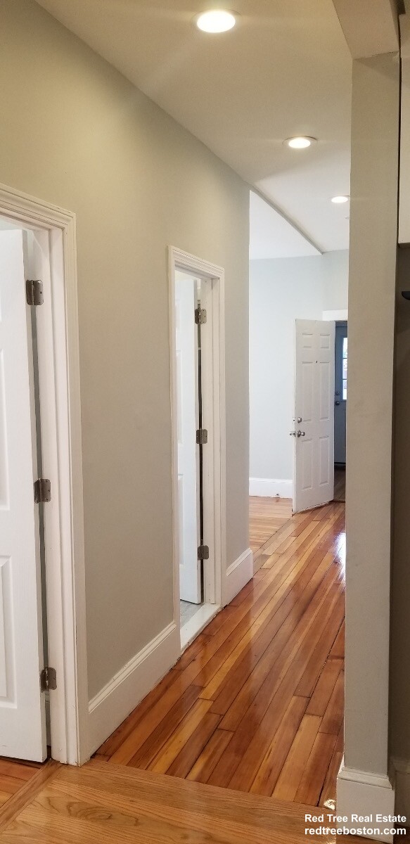 11 Rosemary St, Jamaica Plain