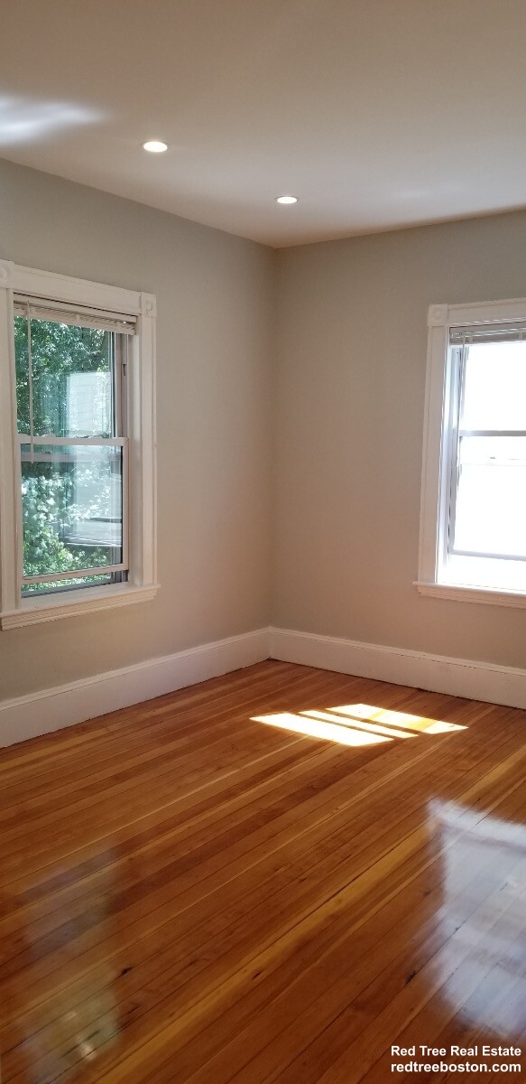 11 Rosemary St, Jamaica Plain