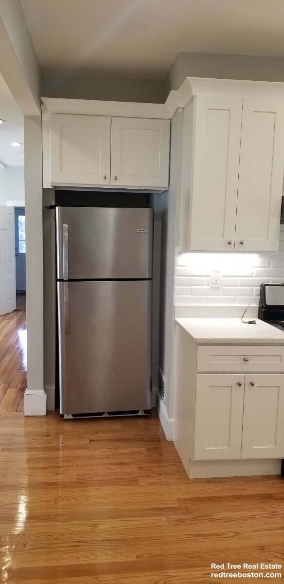 11 Rosemary St, Jamaica Plain