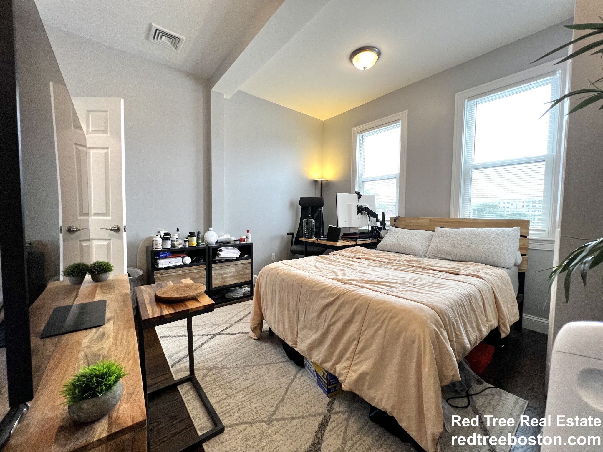 17 Harvard Ter, Allston