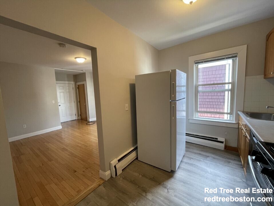 220 Banks St, Central Square