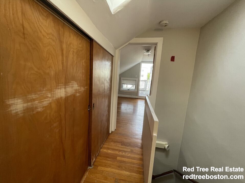 220 Banks St, Central Square